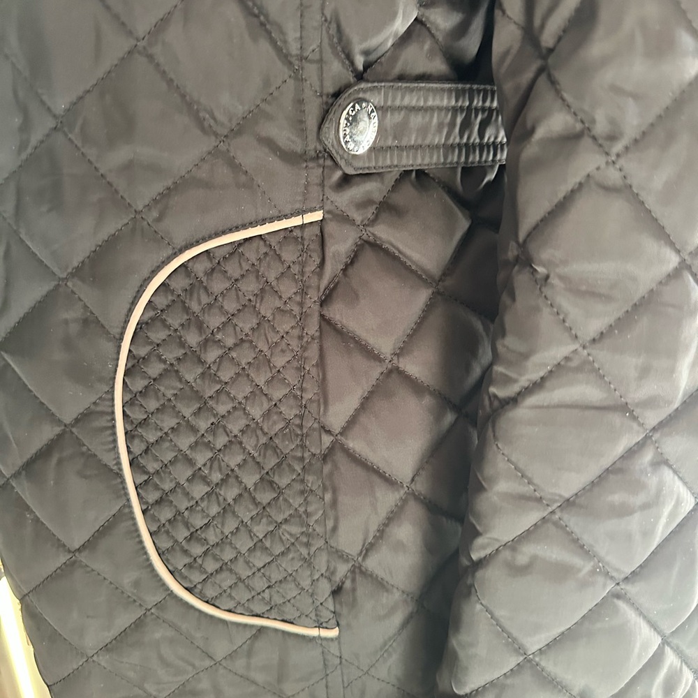 Nautica quilted puffer jacket in classic black with tan trim accents 🤍 - Picture 6 of 13